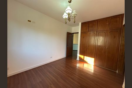 Casa de condomínio para alugar com 520m², 4 quartos e 4 vagasSuíte 2