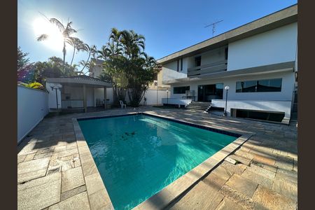 Casa de condomínio para alugar com 520m², 4 quartos e 4 vagasPiscina