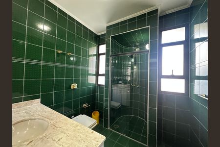 Casa de condomínio para alugar com 520m², 4 quartos e 4 vagasBanheiro da Suíte 3