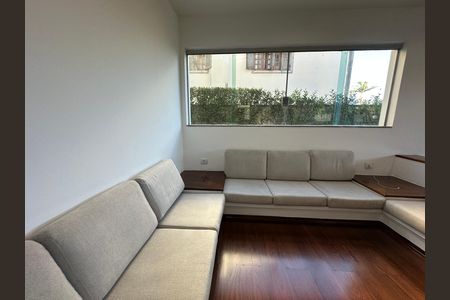 Casa de condomínio para alugar com 520m², 4 quartos e 4 vagasSala