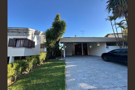 Casa de condomínio para alugar com 520m², 4 quartos e 4 vagasFachada
