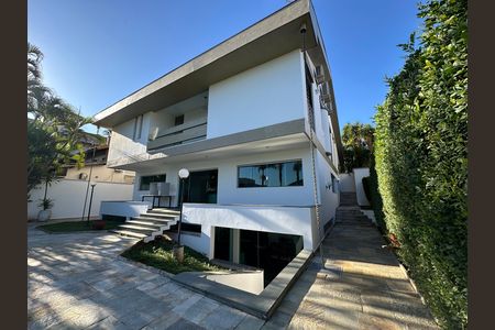 Casa de condomínio para alugar com 520m², 4 quartos e 4 vagasQuintal