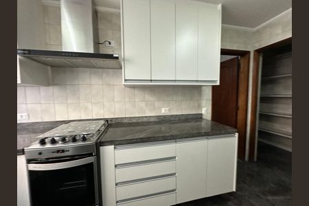 Casa de condomínio para alugar com 520m², 4 quartos e 4 vagasCozinha