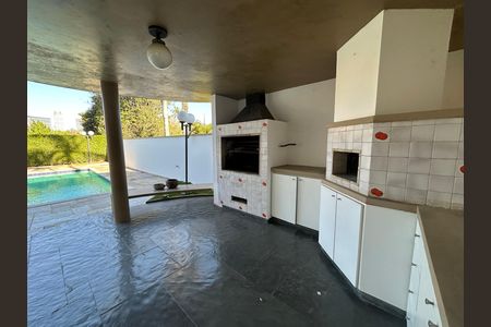 Casa de condomínio para alugar com 520m², 4 quartos e 4 vagasChurrasqueira