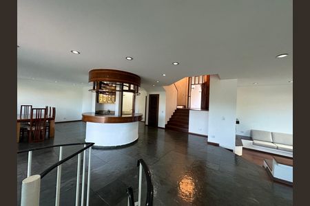 Casa de condomínio para alugar com 520m², 4 quartos e 4 vagasSala