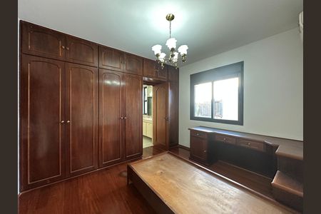 Casa de condomínio para alugar com 520m², 4 quartos e 4 vagasSuíte 4