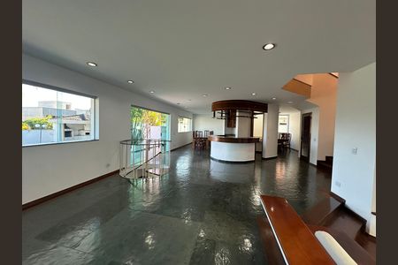 Casa de condomínio para alugar com 520m², 4 quartos e 4 vagasSala