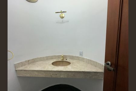Casa de condomínio para alugar com 520m², 4 quartos e 4 vagasLavabo