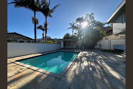 Casa de condomínio para alugar com 520m², 4 quartos e 4 vagasPiscina