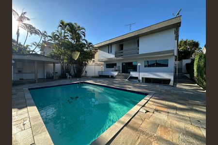 Casa de condomínio para alugar com 520m², 4 quartos e 4 vagasPiscina
