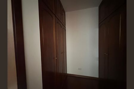 Casa de condomínio para alugar com 520m², 4 quartos e 4 vagasCloset da suíte 1