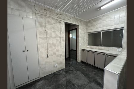 Casa de condomínio para alugar com 520m², 4 quartos e 4 vagasÁrea de Serviço