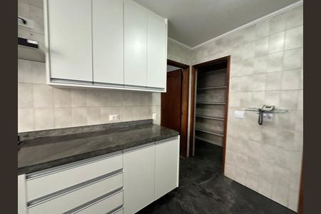 Casa de condomínio para alugar com 520m², 4 quartos e 4 vagasCozinha