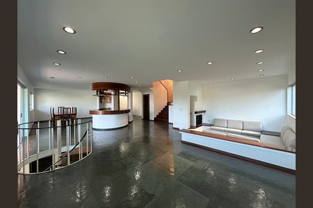 Casa de condomínio para alugar com 520m², 4 quartos e 4 vagasSala