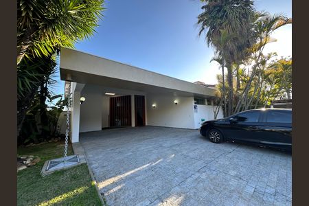 Casa de condomínio para alugar com 520m², 4 quartos e 4 vagasFachada
