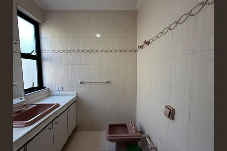 Casa de condomínio para alugar com 520m², 4 quartos e 4 vagasBanheiro da Suíte 1