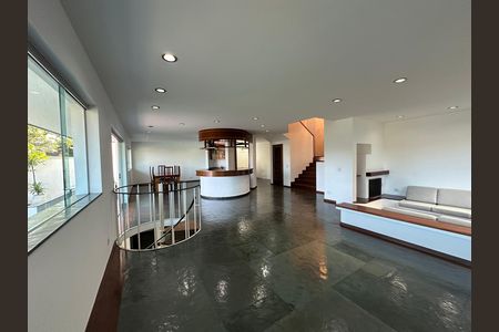 Casa de condomínio para alugar com 520m², 4 quartos e 4 vagasSala