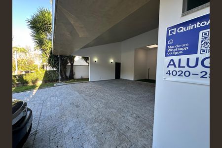 Casa de condomínio para alugar com 520m², 4 quartos e 4 vagasFachada