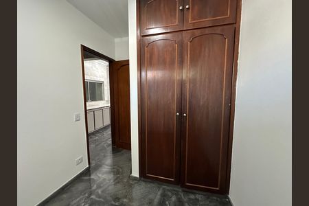 Casa de condomínio para alugar com 520m², 4 quartos e 4 vagasQuarto de Serviço