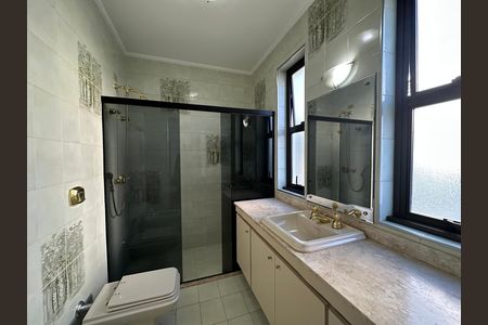 Casa de condomínio para alugar com 520m², 4 quartos e 4 vagasBanheiro da Suíte 4