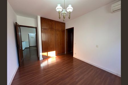 Casa de condomínio para alugar com 520m², 4 quartos e 4 vagasSuíte 2
