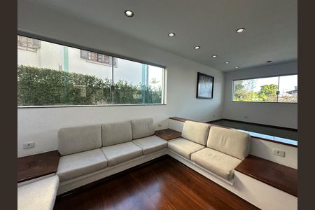 Casa de condomínio para alugar com 520m², 4 quartos e 4 vagasSala
