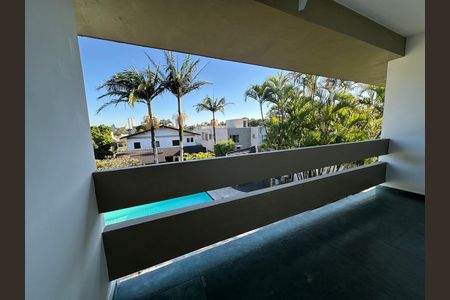 Casa de condomínio para alugar com 520m², 4 quartos e 4 vagasVaranda