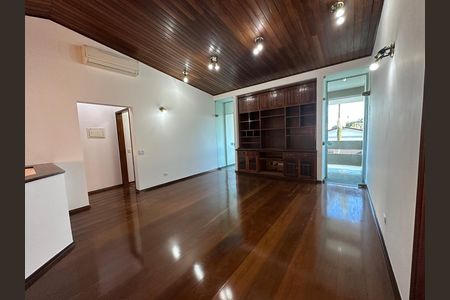Casa de condomínio para alugar com 520m², 4 quartos e 4 vagasSala íntima 