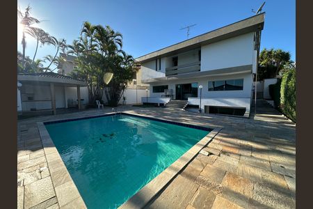 Casa de condomínio para alugar com 520m², 4 quartos e 4 vagasPiscina