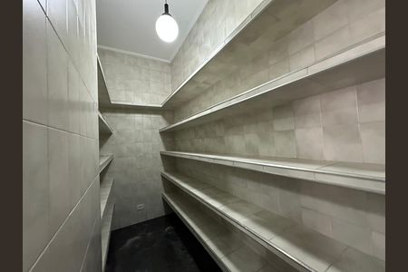 Casa de condomínio para alugar com 520m², 4 quartos e 4 vagasDespensa