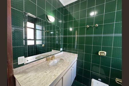 Casa de condomínio para alugar com 520m², 4 quartos e 4 vagasBanheiro da Suíte 3