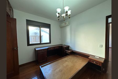 Casa de condomínio para alugar com 520m², 4 quartos e 4 vagasSuíte 4