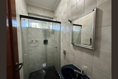 Casa de condomínio para alugar com 520m², 4 quartos e 4 vagasBanheiro de serviço