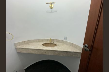 Casa de condomínio para alugar com 520m², 4 quartos e 4 vagasLavabo