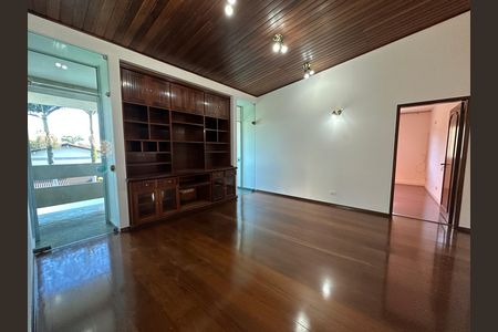 Casa de condomínio para alugar com 520m², 4 quartos e 4 vagasSala íntima 