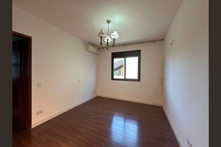 Casa de condomínio para alugar com 520m², 4 quartos e 4 vagasSuíte 2