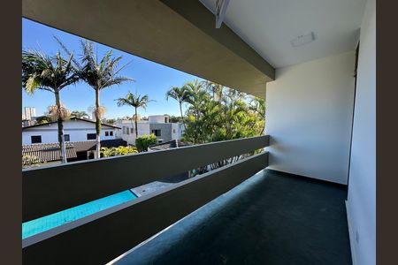 Casa de condomínio para alugar com 520m², 4 quartos e 4 vagasVaranda