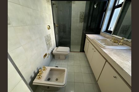 Casa de condomínio para alugar com 520m², 4 quartos e 4 vagasBanheiro da Suíte 4
