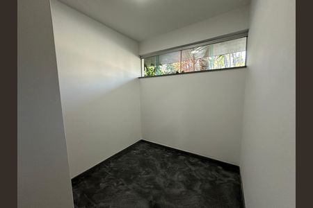 Casa de condomínio para alugar com 520m², 4 quartos e 4 vagasQuarto de Serviço