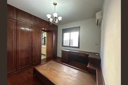 Casa de condomínio para alugar com 520m², 4 quartos e 4 vagasSuíte 4