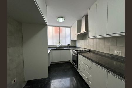 Casa de condomínio para alugar com 520m², 4 quartos e 4 vagasCozinha