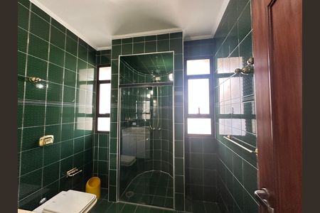 Casa de condomínio para alugar com 520m², 4 quartos e 4 vagasBanheiro da Suíte 3