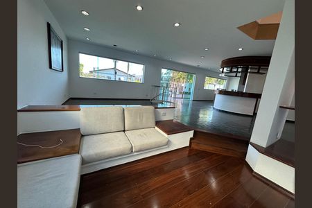 Casa de condomínio para alugar com 520m², 4 quartos e 4 vagasSala