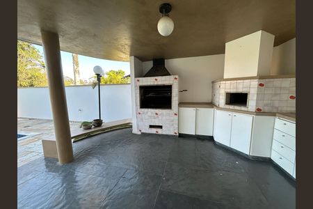 Casa de condomínio para alugar com 520m², 4 quartos e 4 vagasChurrasqueira