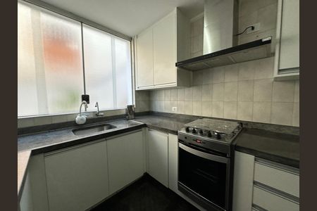 Casa de condomínio para alugar com 520m², 4 quartos e 4 vagasCozinha