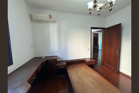 Casa de condomínio para alugar com 520m², 4 quartos e 4 vagasSuíte 4