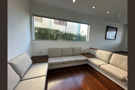 Casa de condomínio para alugar com 520m², 4 quartos e 4 vagasSala