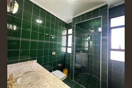 Casa de condomínio para alugar com 520m², 4 quartos e 4 vagasBanheiro da Suíte 3