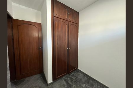 Casa de condomínio para alugar com 520m², 4 quartos e 4 vagasQuarto de Serviço