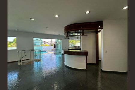 Casa de condomínio para alugar com 520m², 4 quartos e 4 vagasSala
